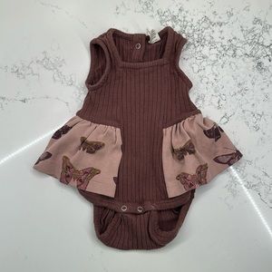 KATE QUINN 0-3m butterfly ribbed ruffle onesie